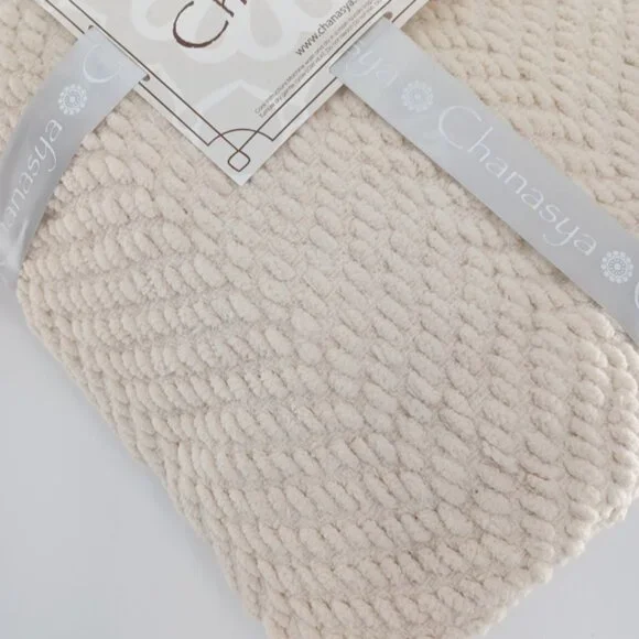 Contemporary Textured Knit Throw Blanket | 50"x60" | NWT | Super Soft Cream - Picture 3 of 5